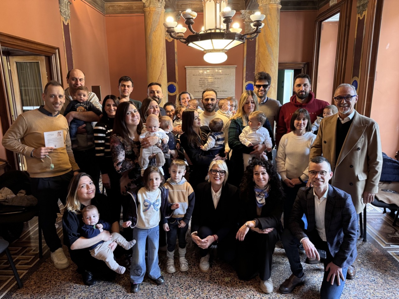 Consegna del bonus di benvenuto ai nuovi nati di Cantù