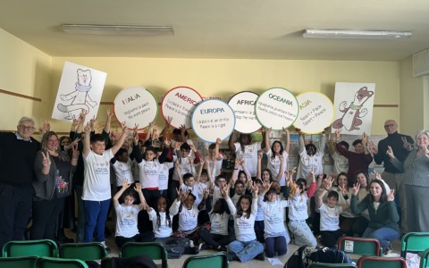 Incontro tra tedofori e studenti a Cantù