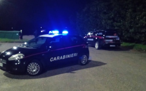 Un uomo invia foto di una bomba a mano alla ex compagna