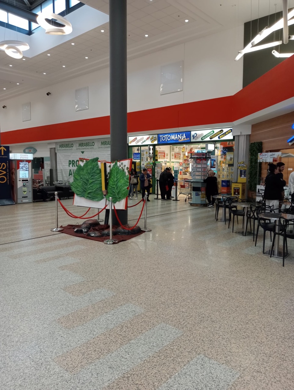 Colpo da 100mila euro al centro commerciale Mirabello