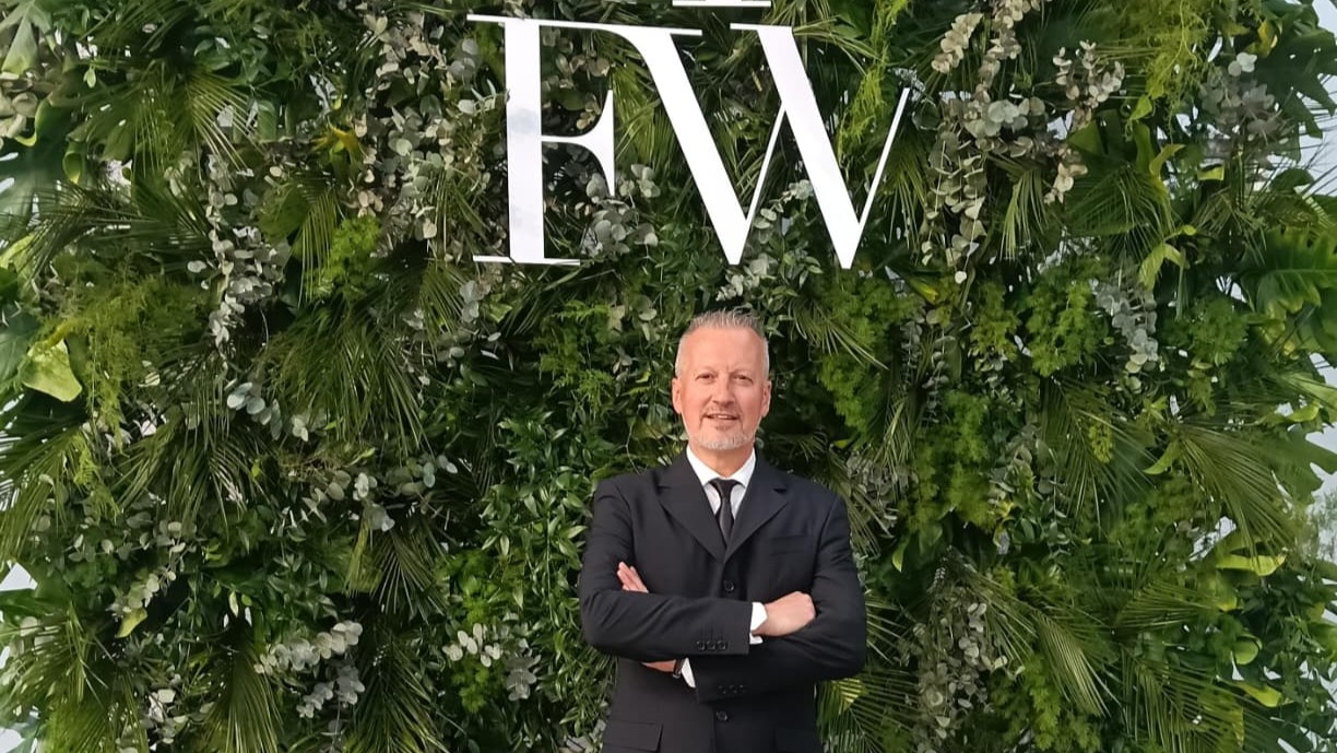 Ramon Fumagalli crea un muro green alla Fashion Week di Monte-Carlo
