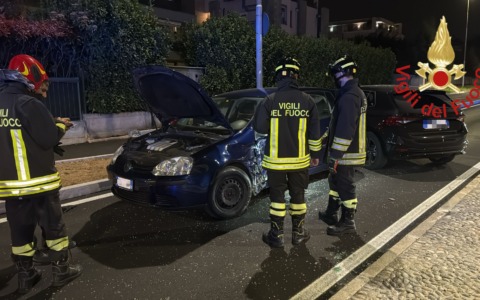 Scontro tra due auto provoca un ferito