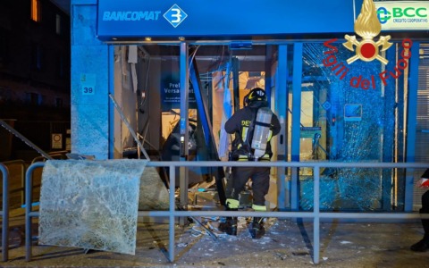 Esplosione al bancomat della BCC Cantù