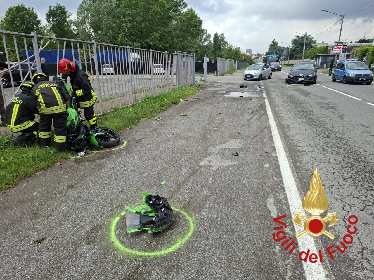 Incidente tra auto e moto, grave un motociclista di 29 anni