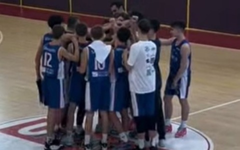 L’Uniweb Cantù U14 conquista la vittoria nella gara d’andata ad Almenno con un punteggio di 63-73