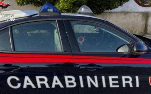 Maltrattamenti e richieste di denaro per droga: arrestato un uomo di 52 anni