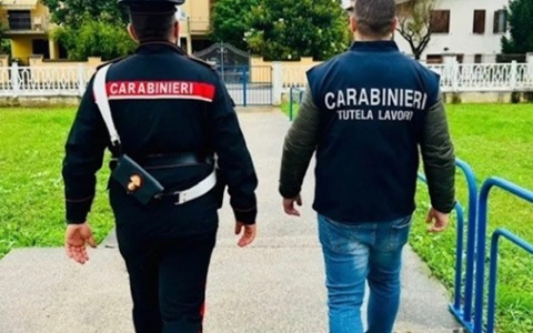 Multe e sospensione per irregolarità nel cantiere di Fino Mornasco