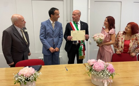 Primi matrimoni celebrati nella sala civica di Mariano Comense, il vicesindaco: “Una location promettente per il futuro”