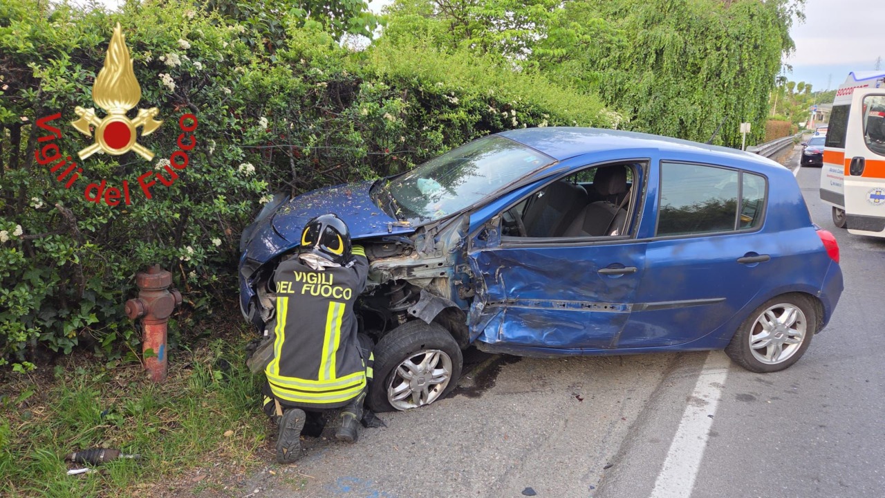 Scontro tra un’auto e un bilico a GNL a Mariano Comense