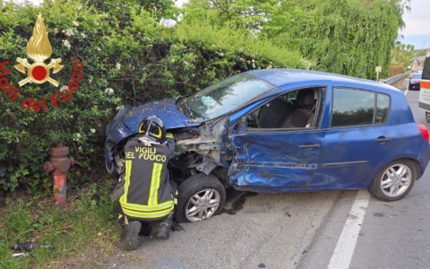 Scontro tra un’auto e un bilico a GNL a Mariano Comense