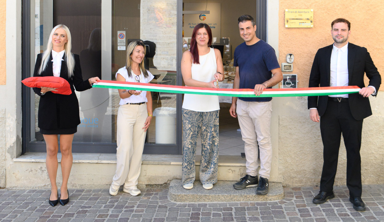 Lo sportello Acinque di Cermenate riapre dopo i lavori di ristrutturazione